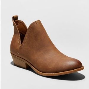 Women's Nora Faux Leather Wide Width
Cut Out Ankle Bootie